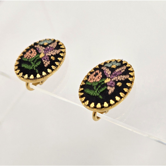 Vintage Petit Point Earrings Floral Needlepoint Goldtone Clip Ons Dainty Twee - Picture 2 of 12